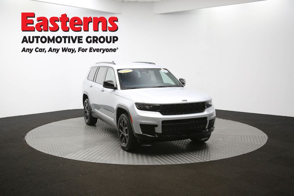 Used 2024 Silver Jeep Altitude image 50