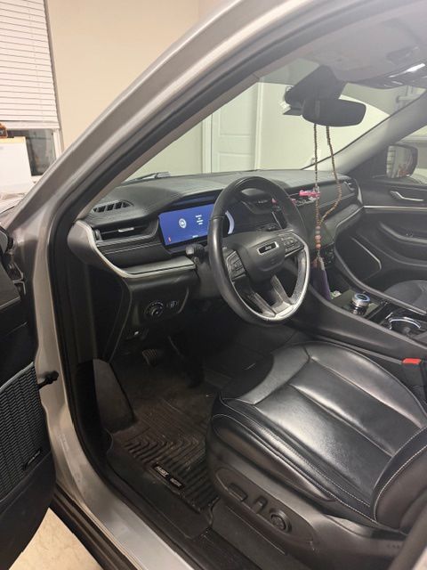 2021 Silver Zynith Jeep Grand Cherokee L Limited RWD SUV