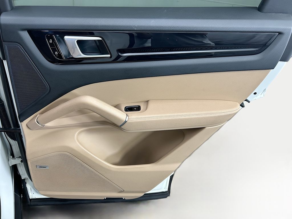 Thumbnail: 2020 Porsche Cayenne - 28