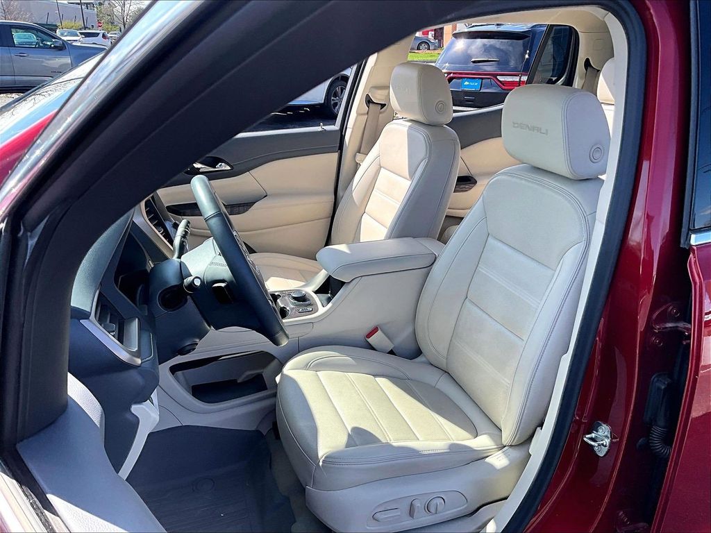 2023 GMC Acadia — photo 10