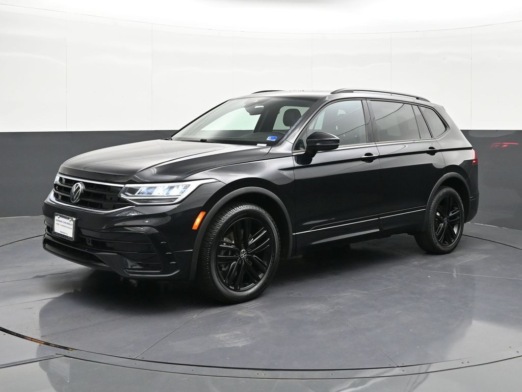 Deep Black Pearl 2022 Volkswagen Tiguan SE R-Line Black FWD SUV / Crossover Front-Wheel Drive 8-Speed Automatic