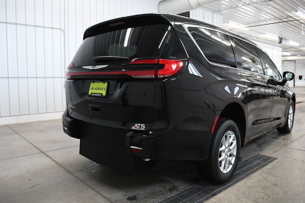 Used 2026 Black Chrysler Select image 11