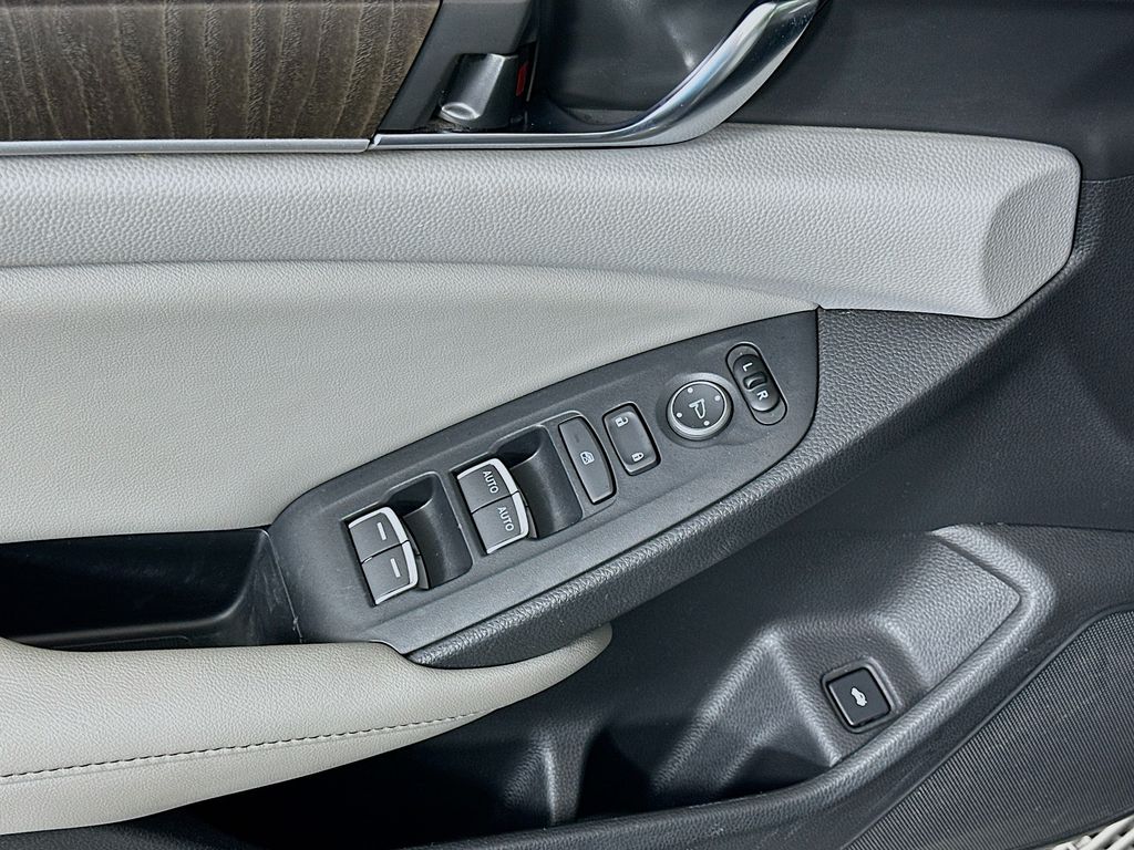 Thumbnail: 2019 Honda Accord - 17