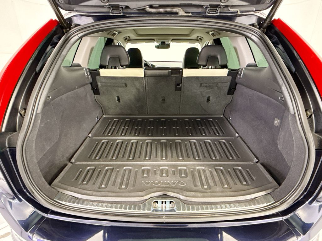Thumbnail: 2017 Volvo XC60 - 27