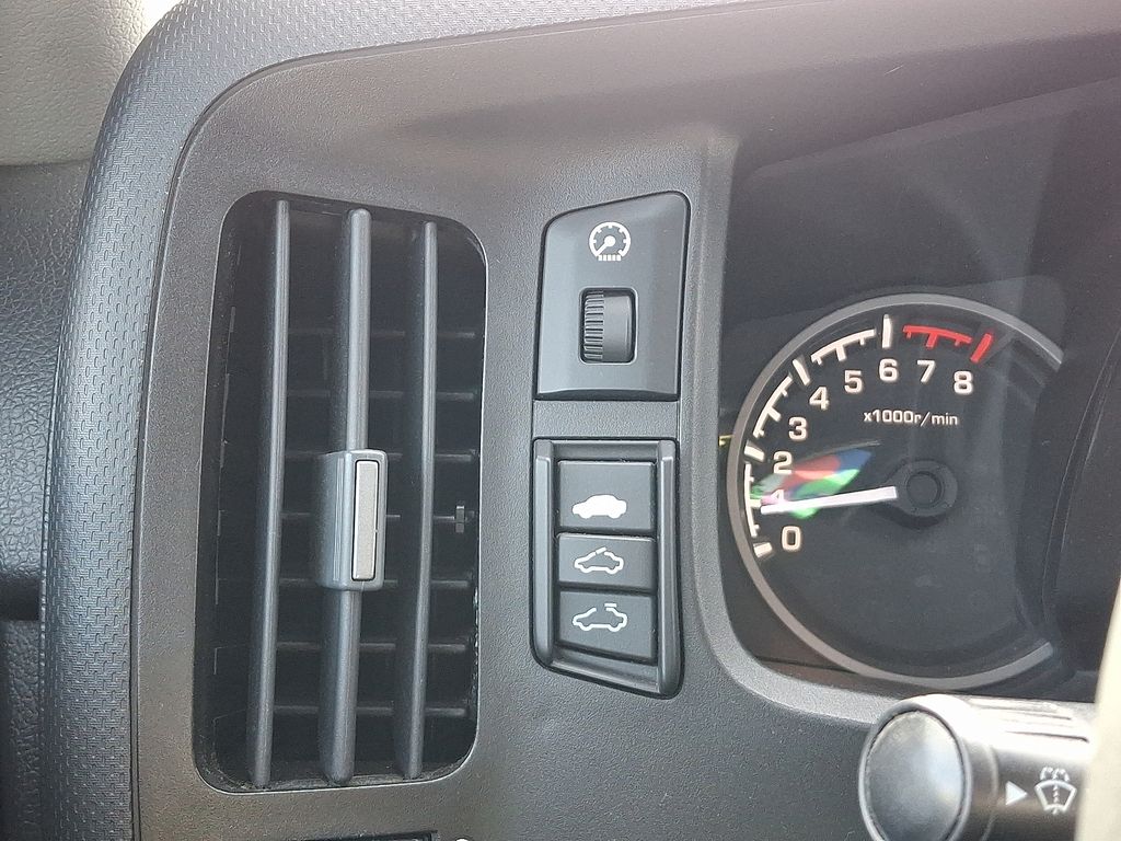 Thumbnail: 2010 Honda Ridgeline - 24