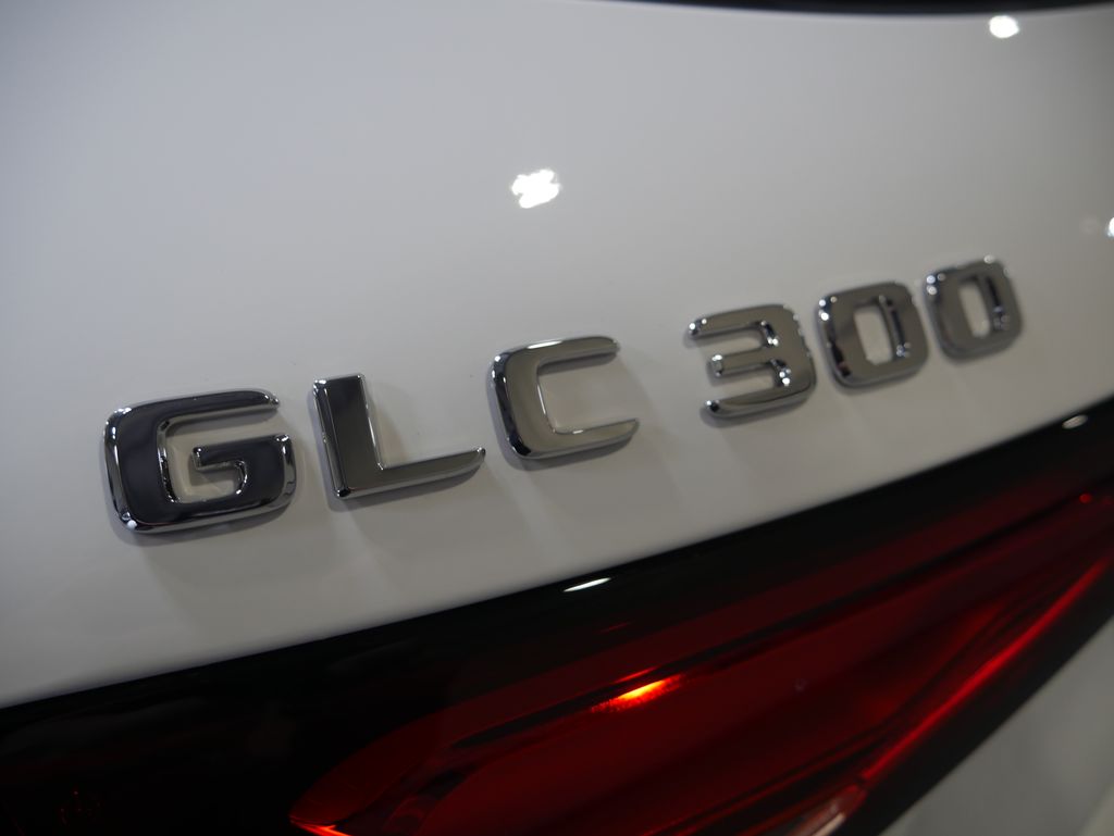 Thumbnail: 2026 Mercedes-Benz GLC - 9