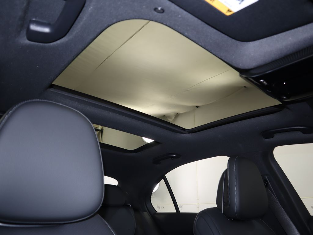 Thumbnail: 2025 Mercedes-Benz C-Class - 20