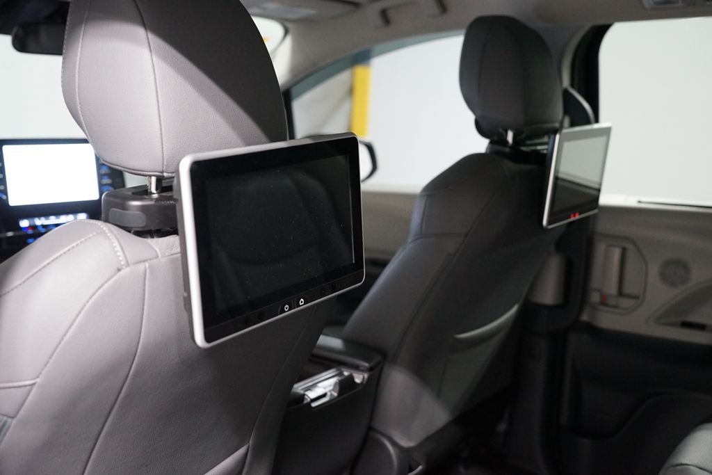 Thumbnail: 2022 Toyota Sienna - 30