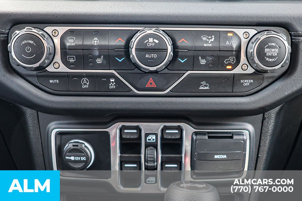 Used 2025 Black Jeep Sahara / MT Certified image 39