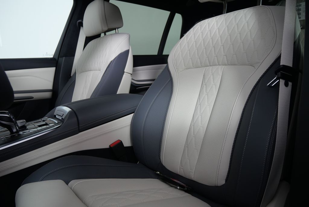 2025 BMW X7 Alpina XB7 11
