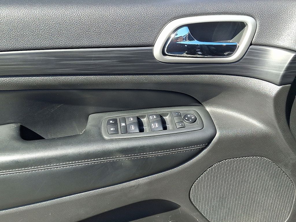 Thumbnail: 2020 Jeep Grand Cherokee - 12