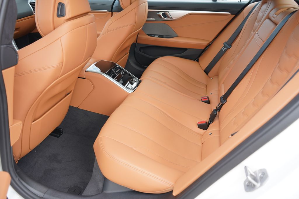 Thumbnail: 2026 BMW 8 Series - 20