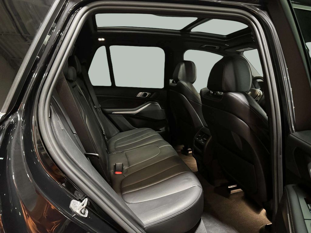Used 2022 Black BMW xDrive40i image 23