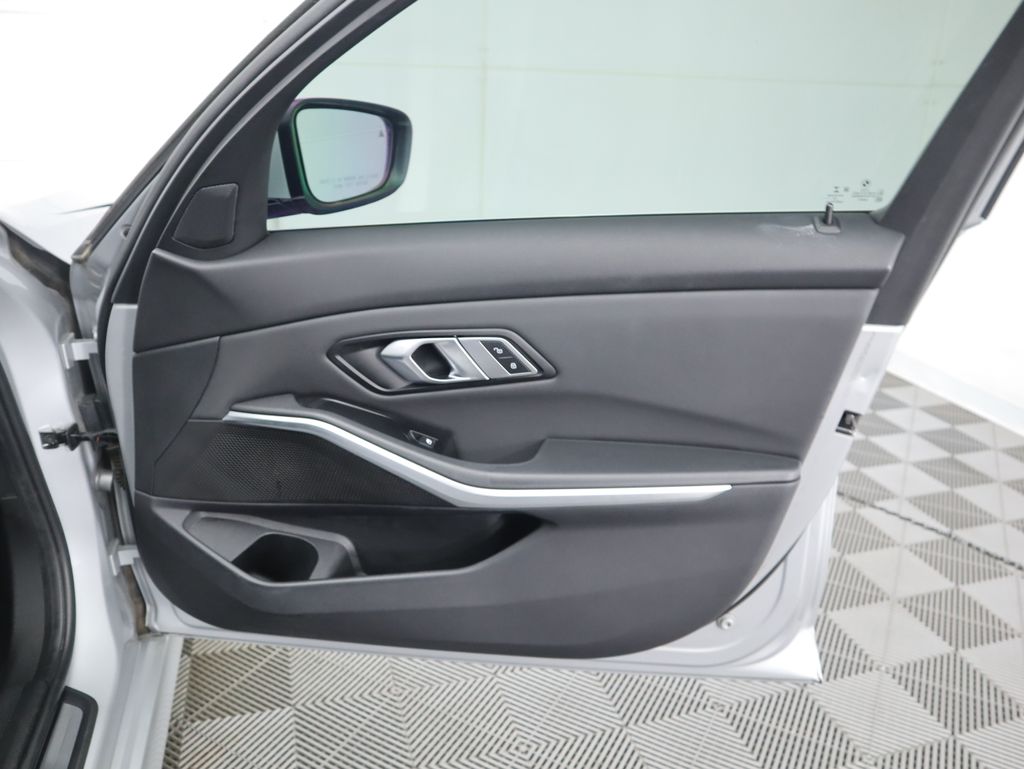 Thumbnail: 2020 BMW 3 Series - 26