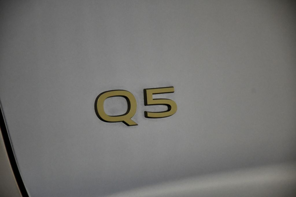 Thumbnail: 2025 Audi Q5 - 9