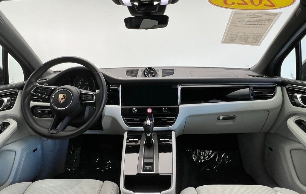 2025 Porsche Macan  6