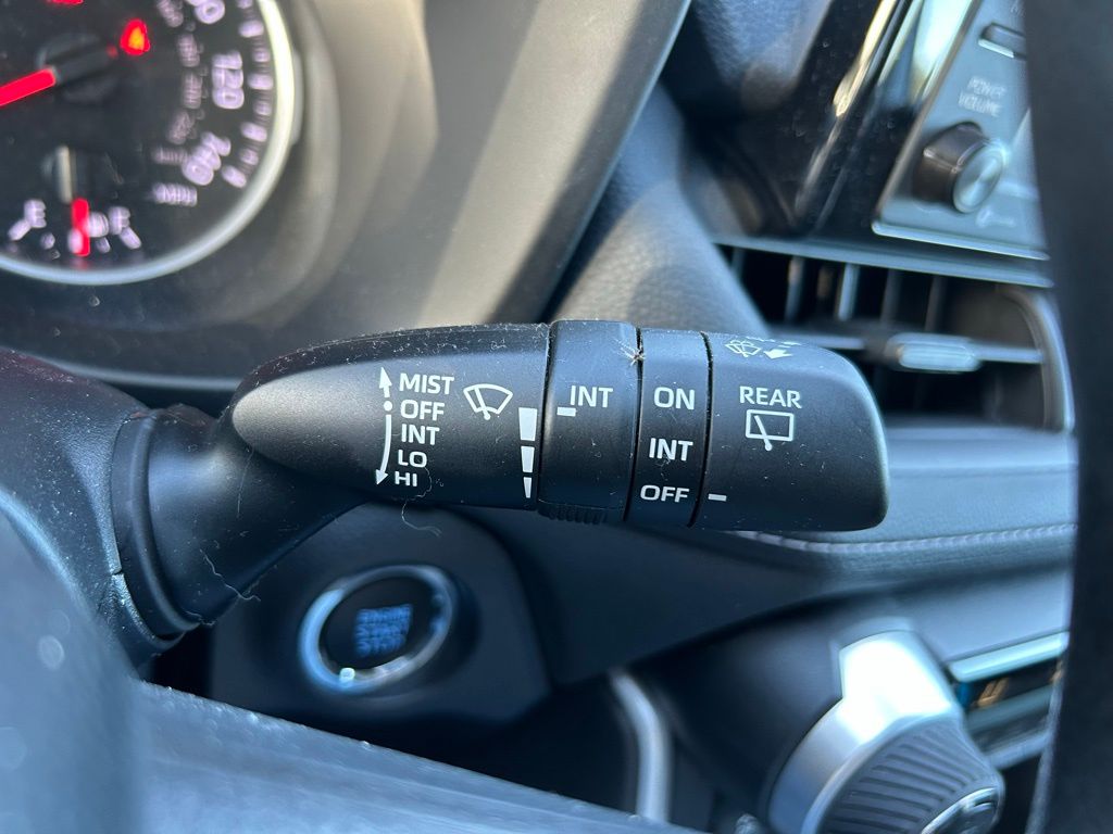 Thumbnail: 2021 Toyota RAV4 - 21