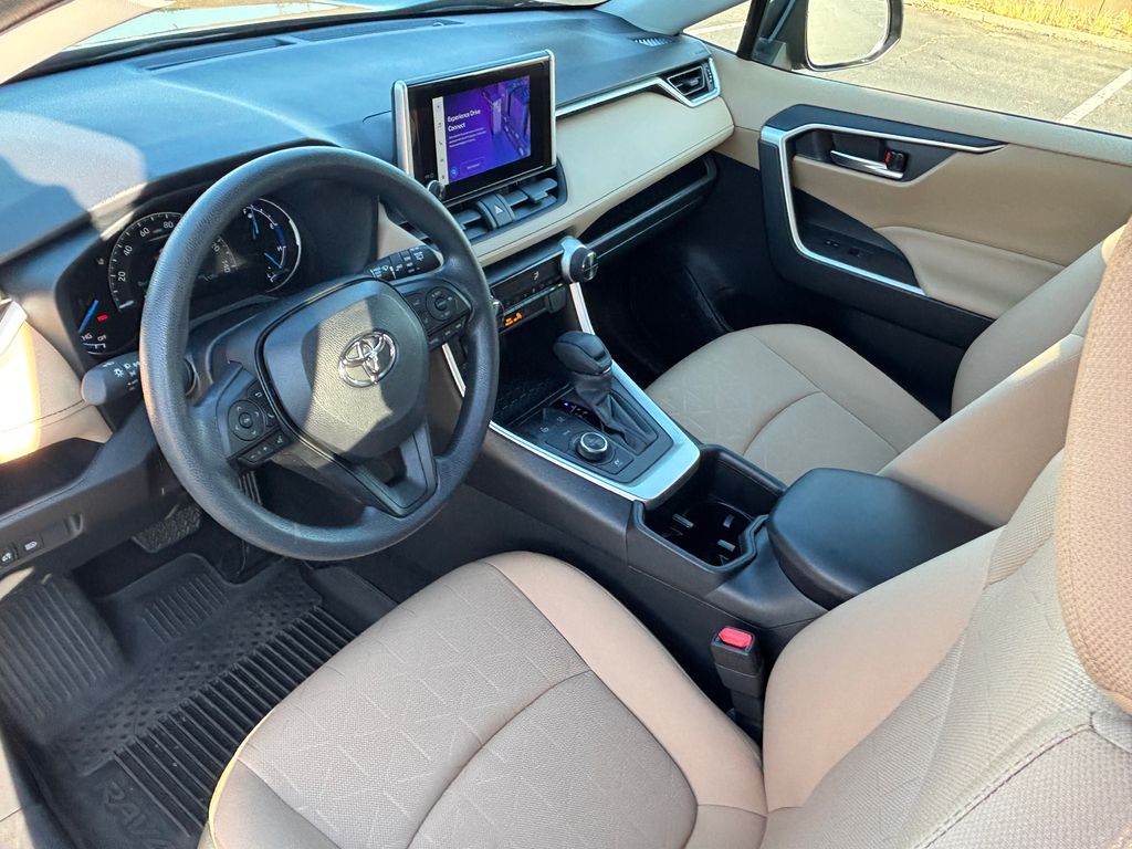 Thumbnail: 2025 Toyota RAV4 - 9