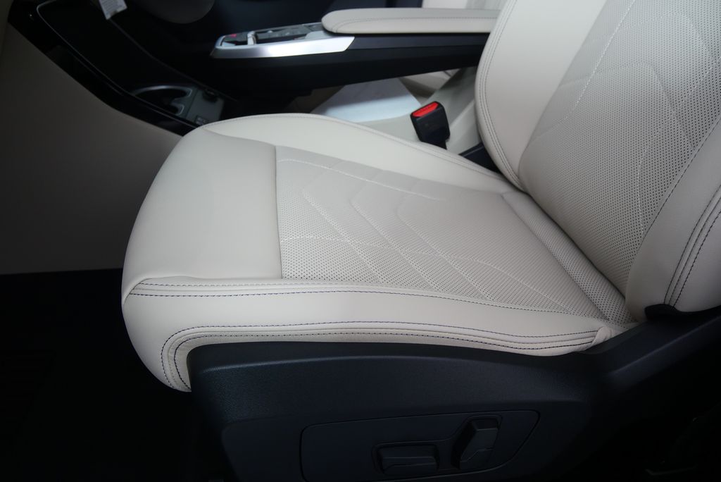 2025 BMW X1 xDrive28i 9