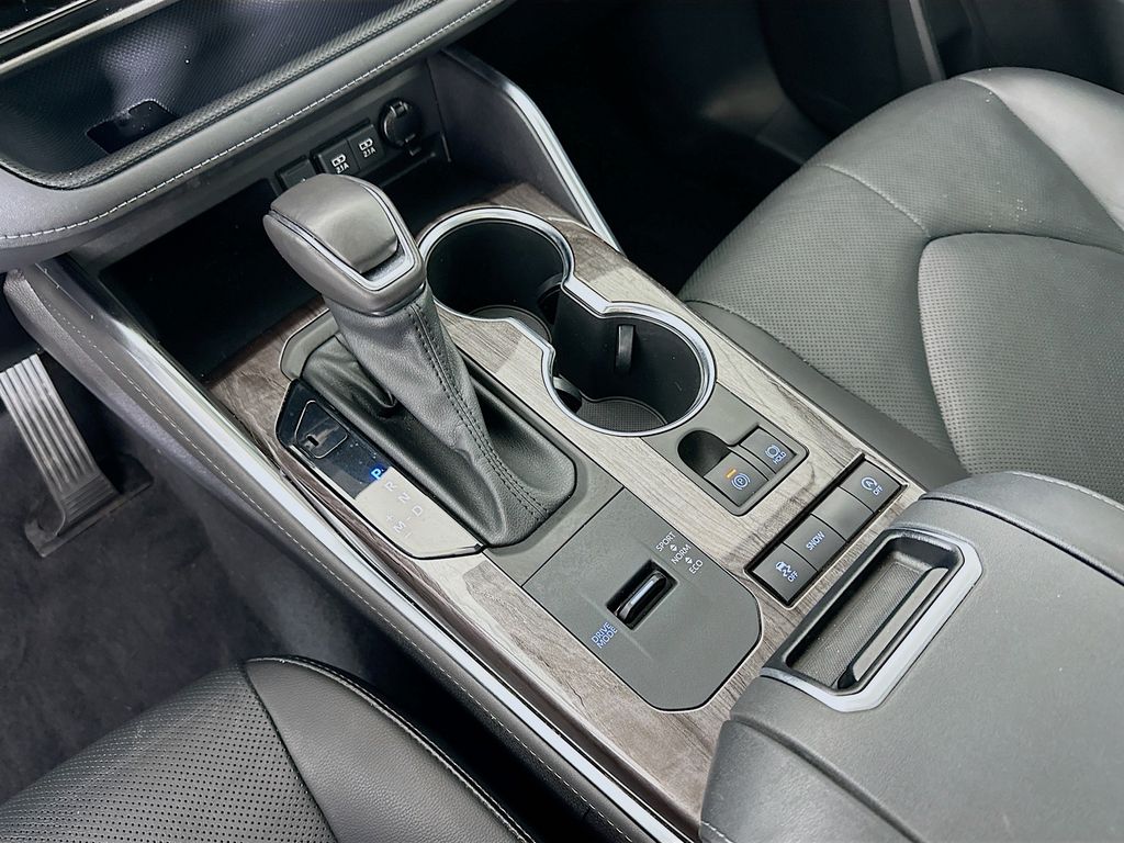 Thumbnail: 2021 Toyota Highlander - 17