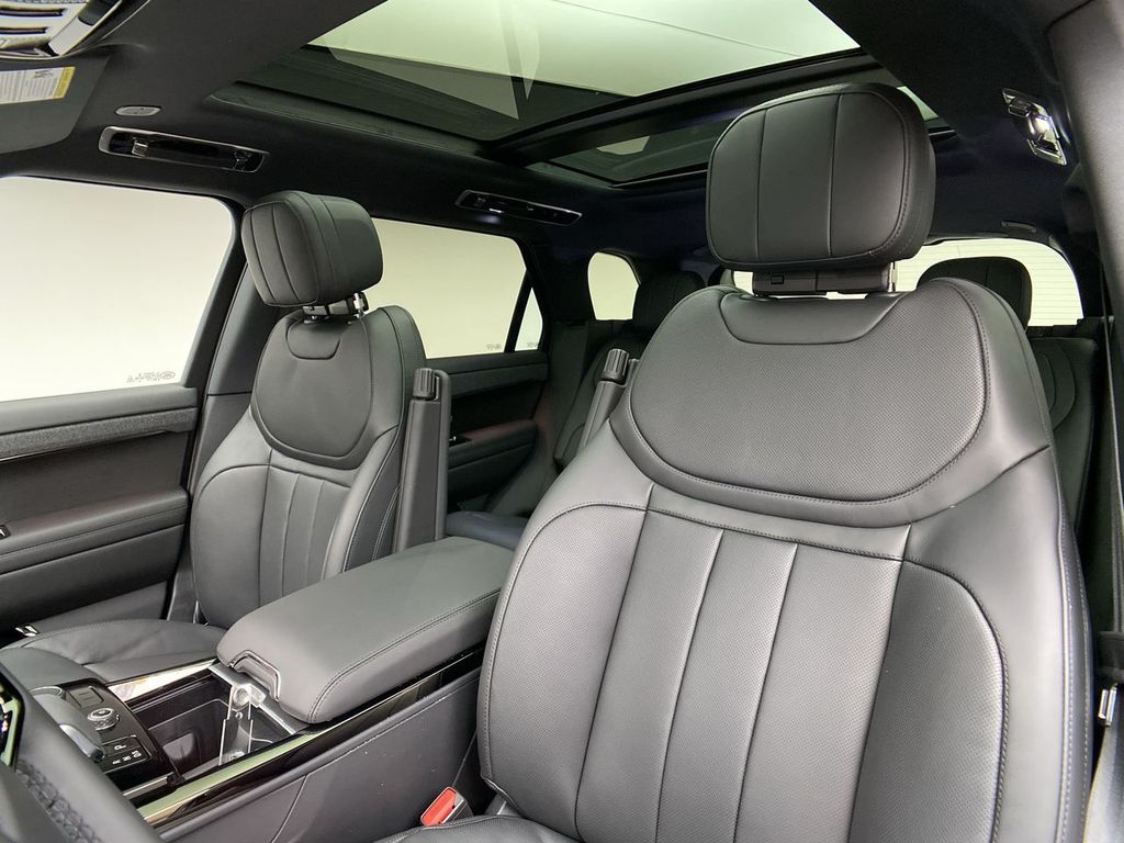 Thumbnail: 2023 Land Rover Range Rover Sport - 15