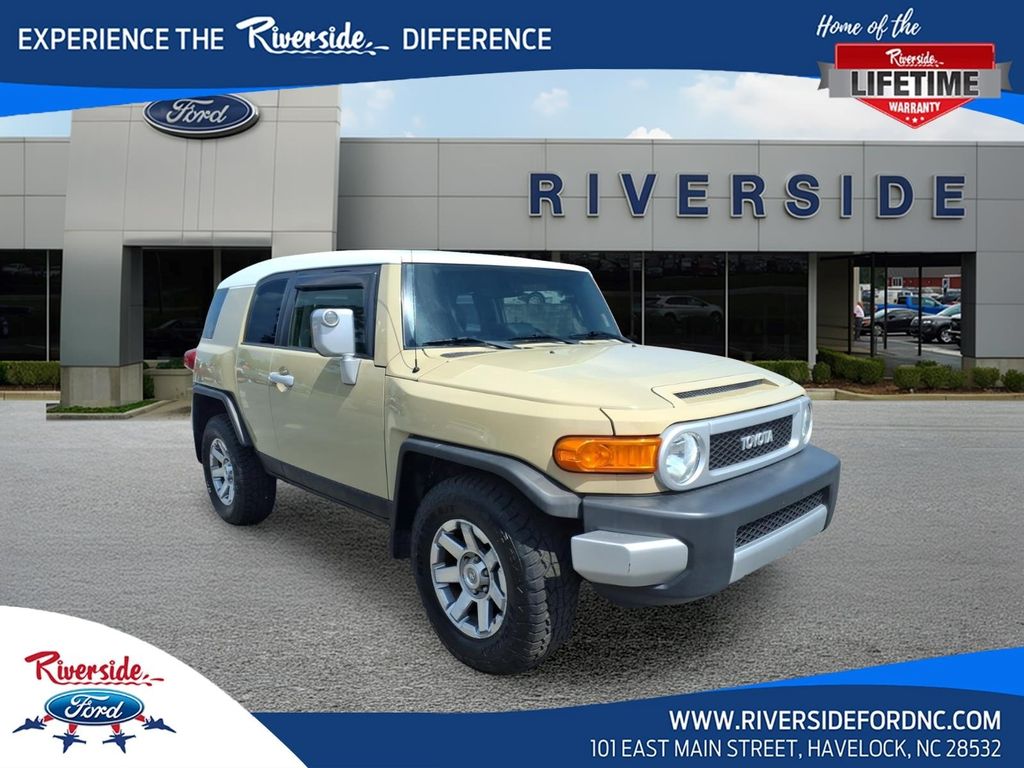 Quicksand 2014 Toyota FJ Cruiser SUV / Crossover 4X2 5-Speed Automatic