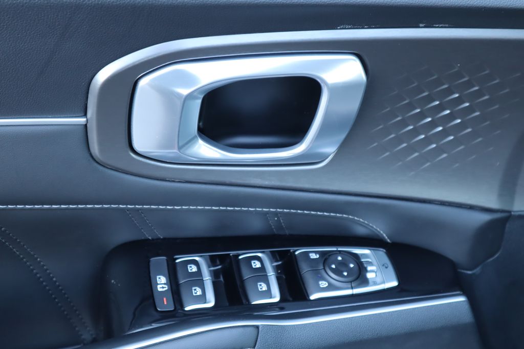 Thumbnail: 2023 Kia Sorento - 23