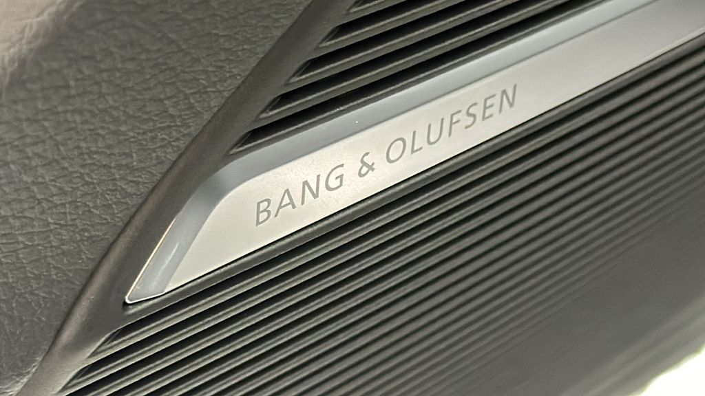 Thumbnail: 2025 Audi Q8 - 30