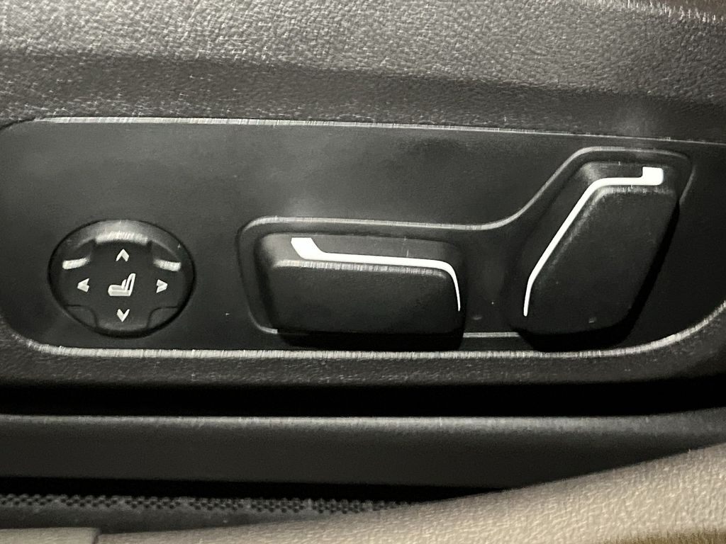 Thumbnail: 2026 BMW 3 Series - 12