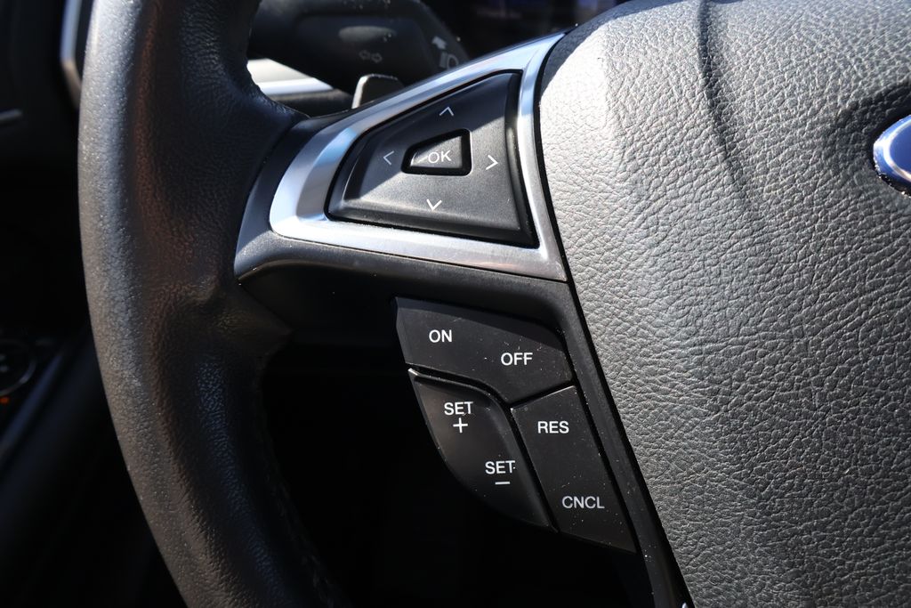 Thumbnail: 2015 Ford Edge - 19
