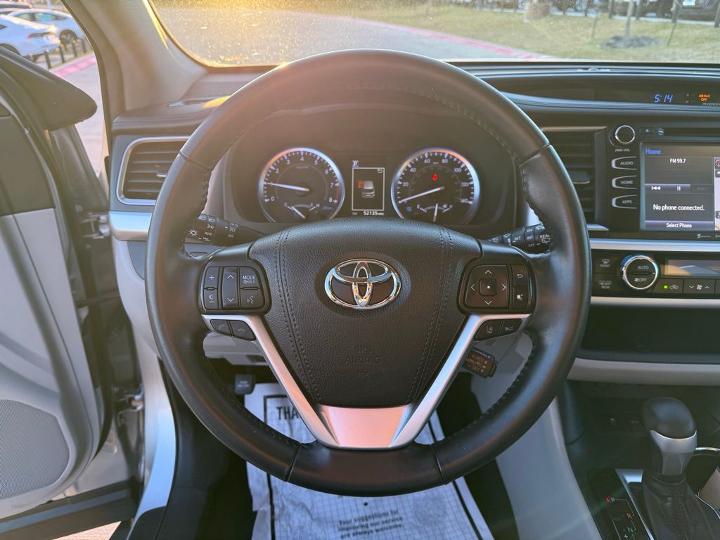 Thumbnail: 2019 Toyota Highlander - 15