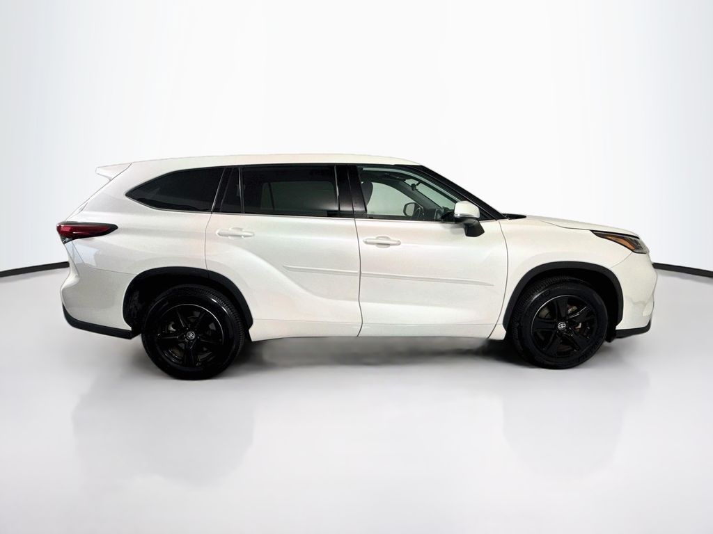 Thumbnail: 2021 Toyota Highlander - 4
