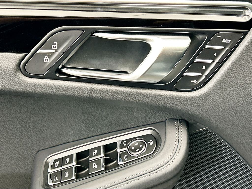 Thumbnail: 2026 Porsche Macan - 24