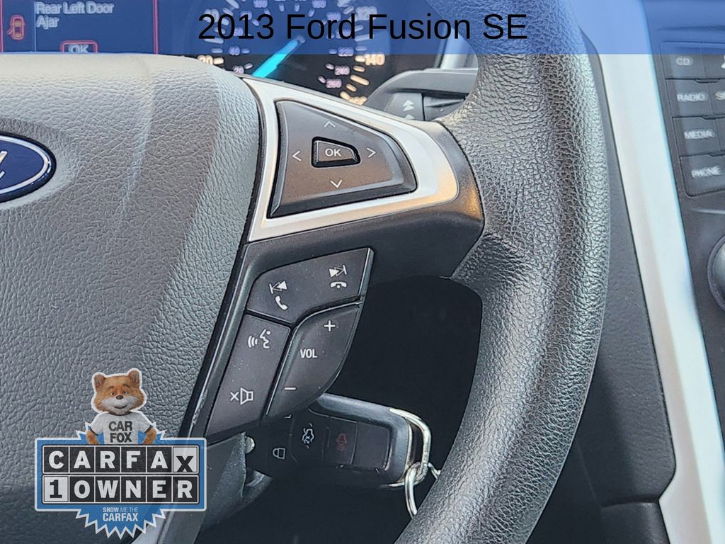 2013 Ford Fusion SE 28