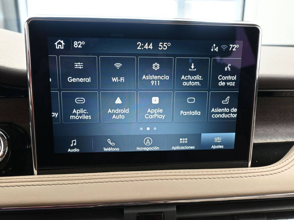 Used 2022 Pristine White Metallic Tri-Coat Lincoln Reserve image 24