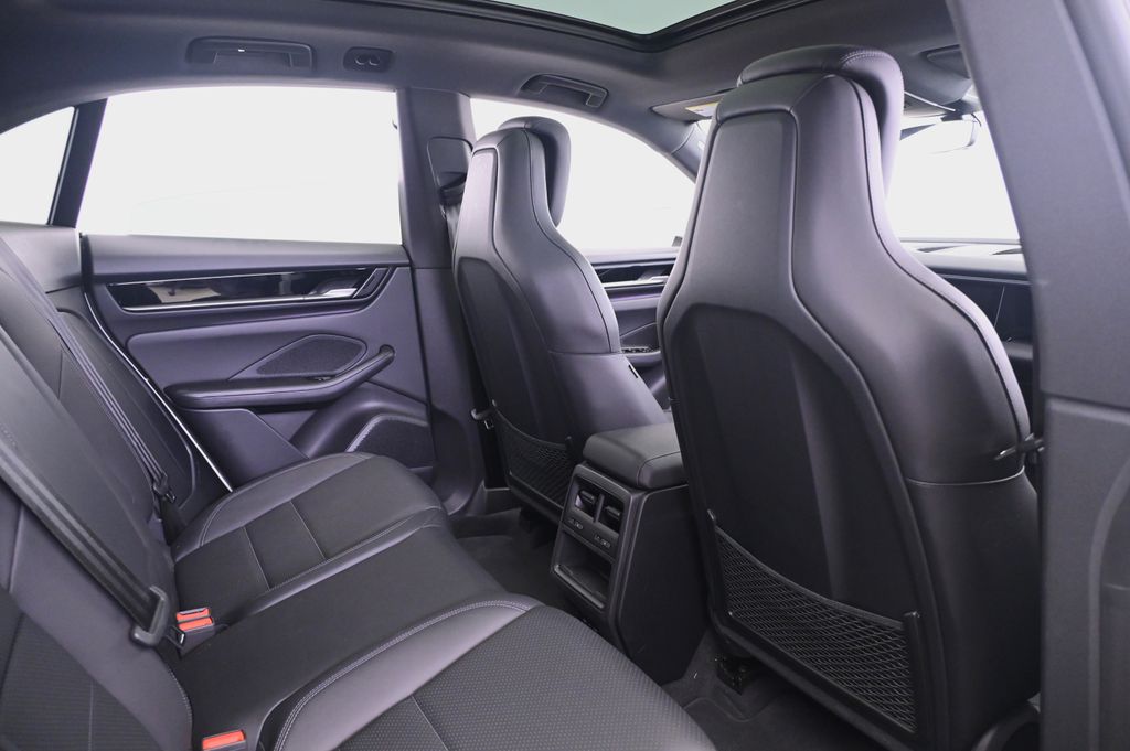 Thumbnail: 2024 Porsche Macan - 22