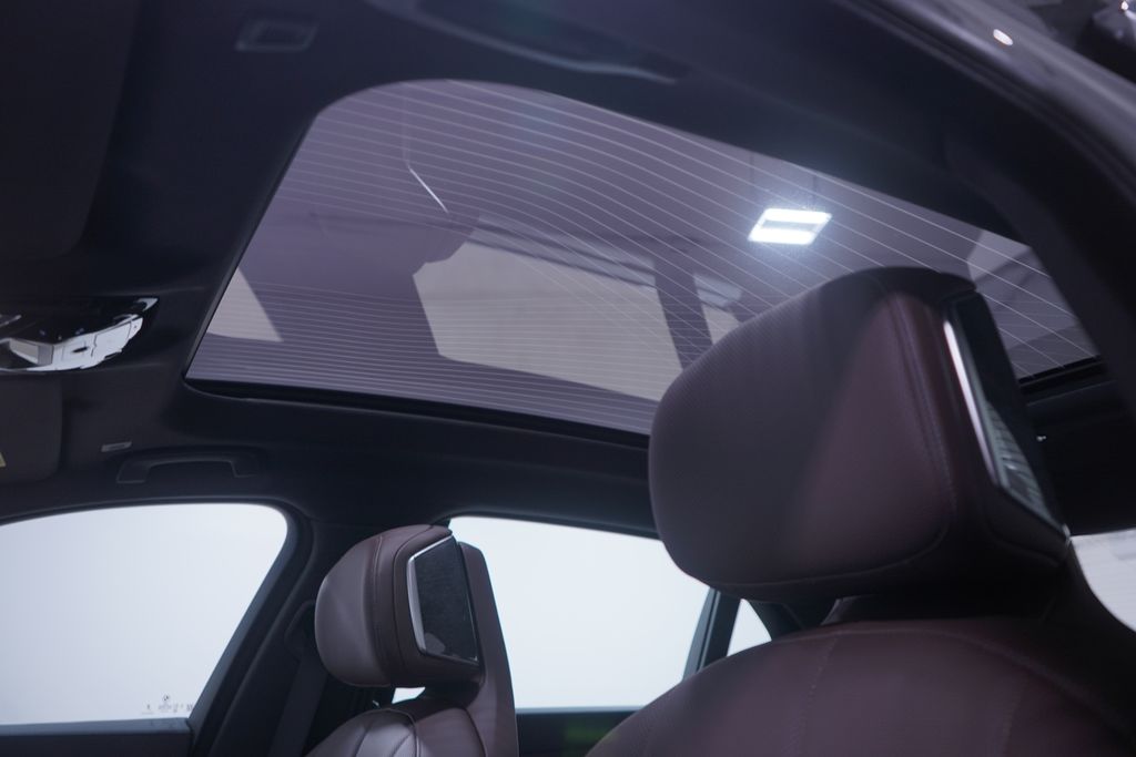 2025 BMW 7 Series 740i 8