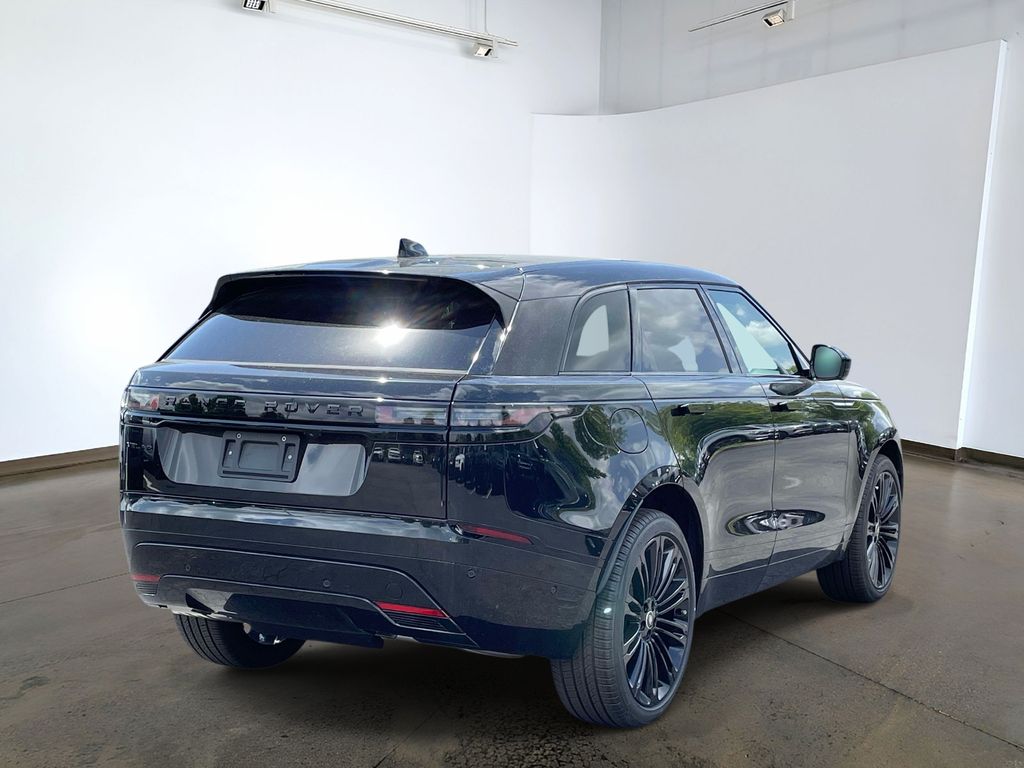 New 2026 Black Land Rover Dynamic SE image 4