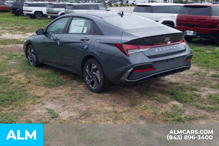 Used 2025 Gray Hyundai SEL Sport image 8