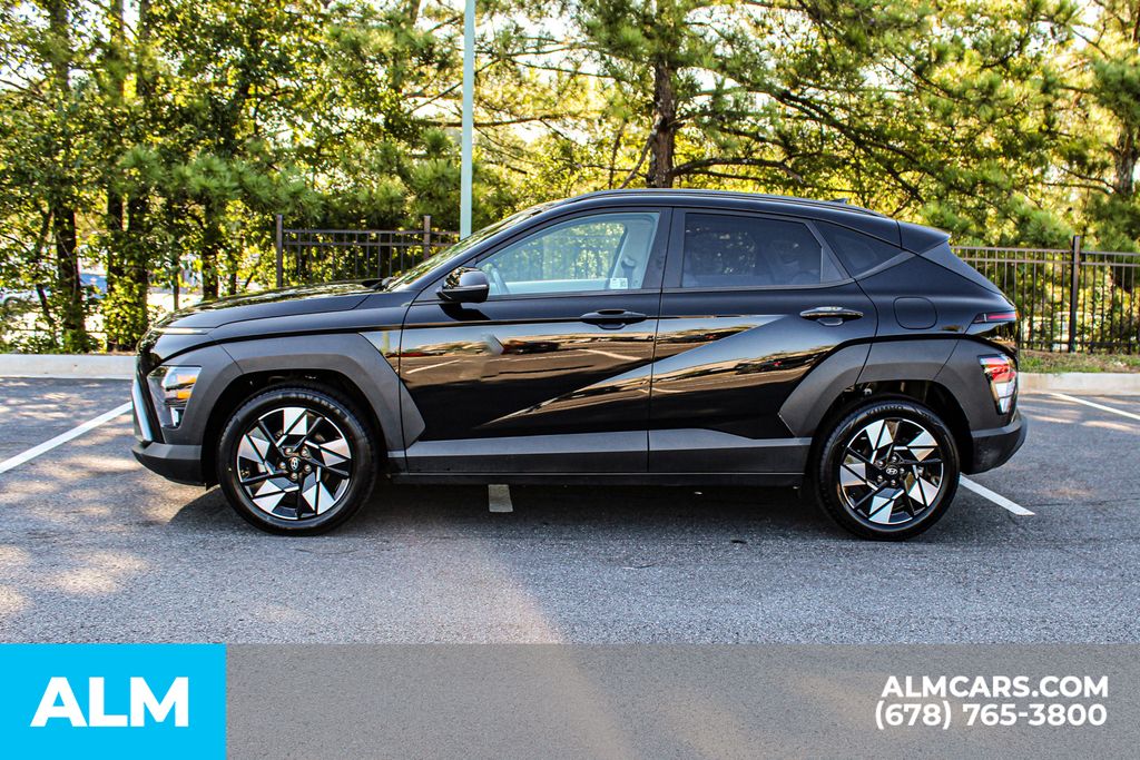 Used 2025 Black Hyundai SEL image 5