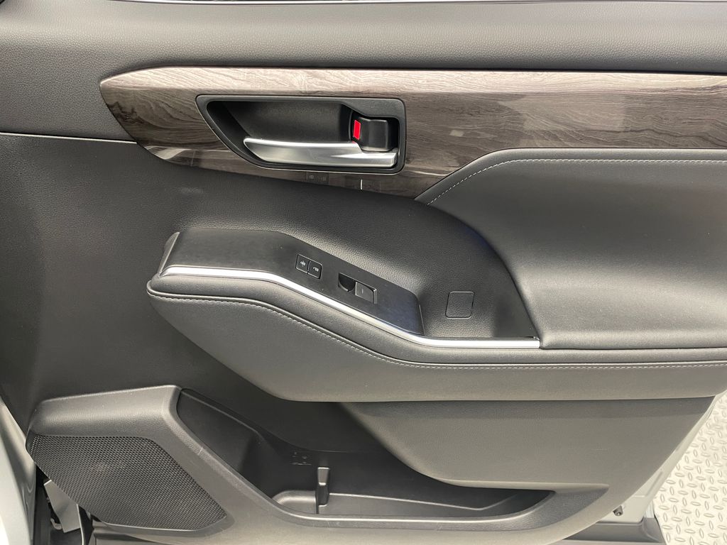 2021 Toyota Highlander Limited 15