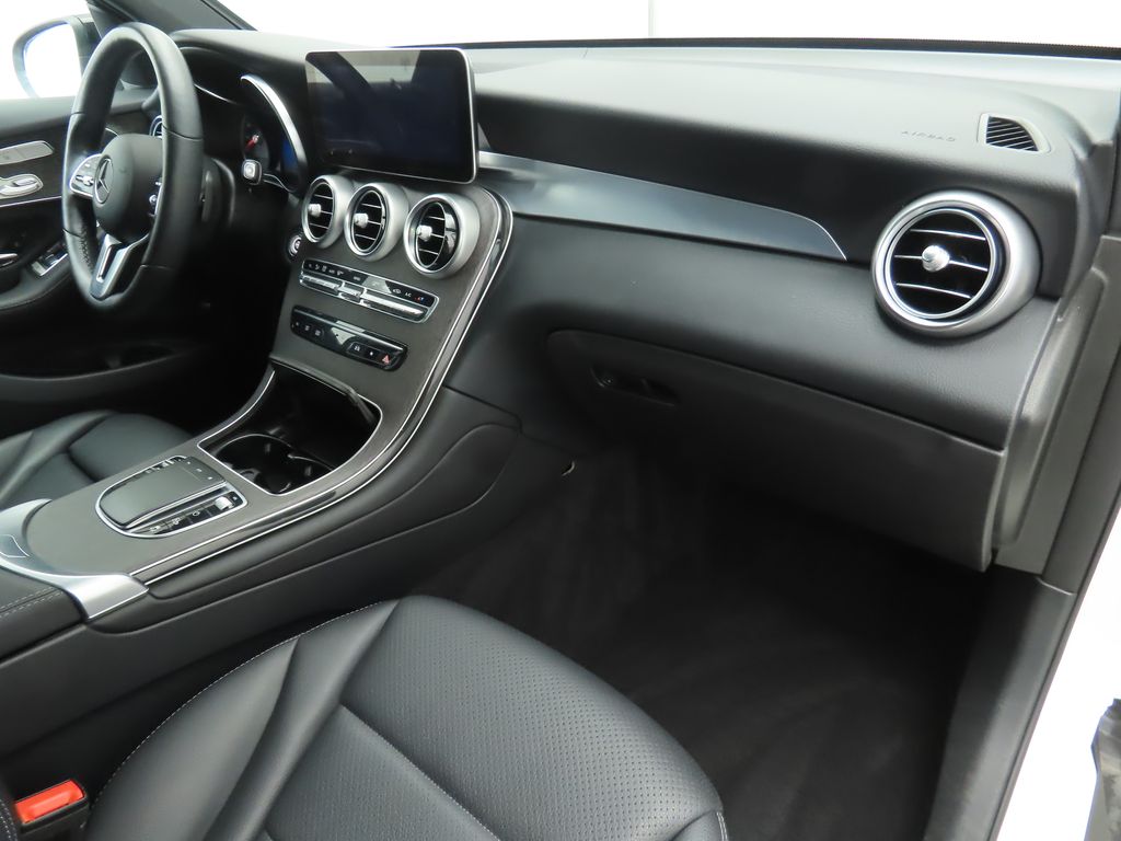 2021 Mercedes-Benz GLC 300 17