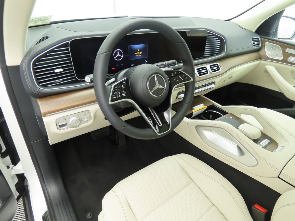 2025 Mercedes-Benz GLS 450 4MATIC 9