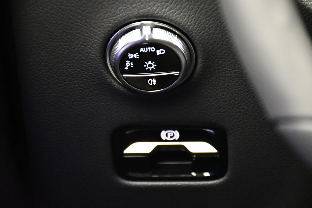 Thumbnail: 2025 Mercedes-Benz GLC - 21