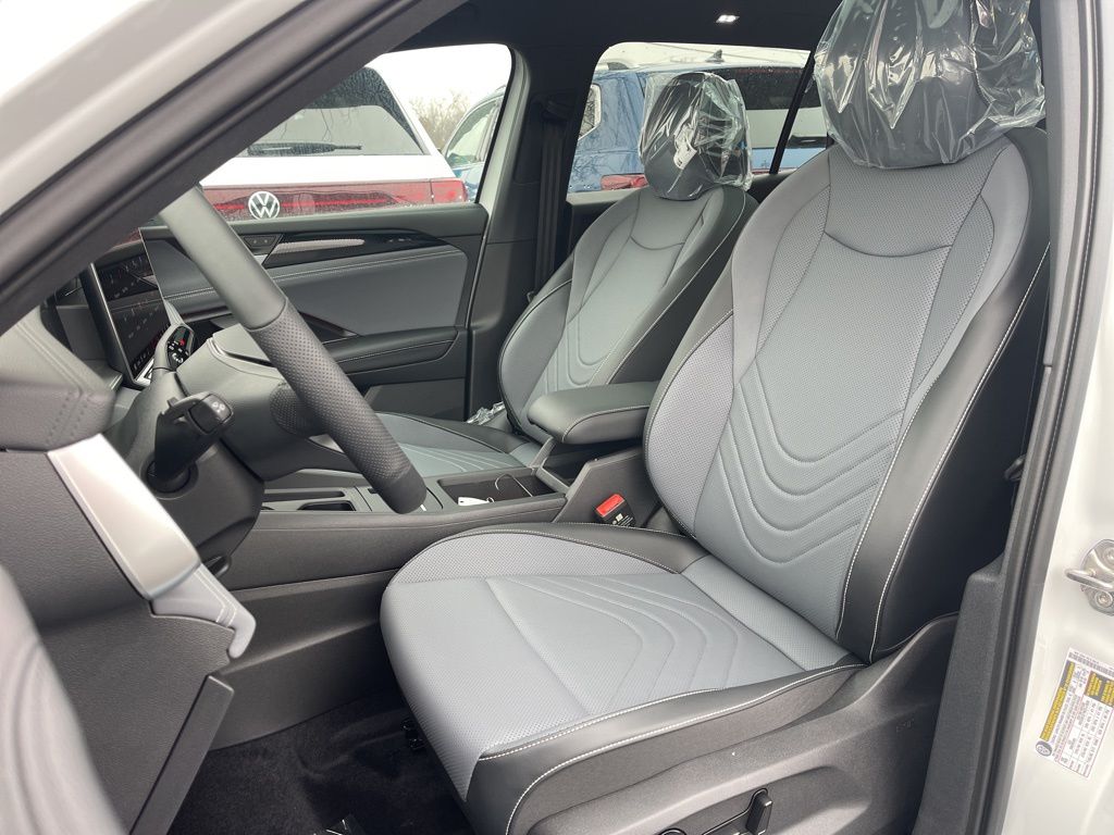 New 2026 Opal White Pearl Volkswagen 2.0T SE R-Line Black image 17