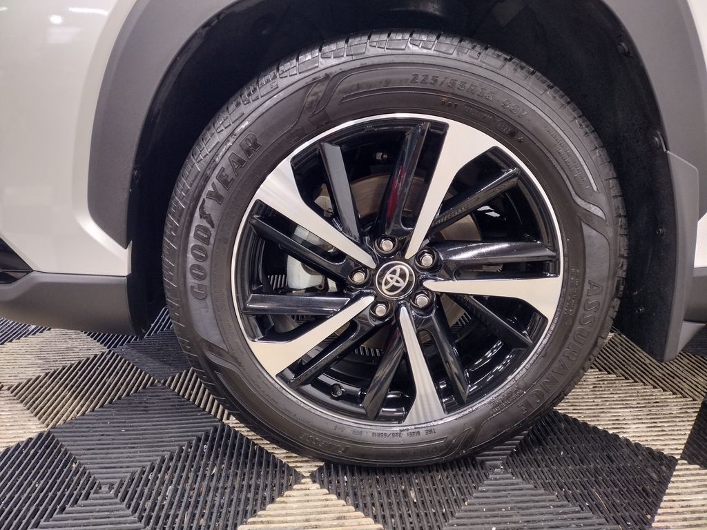 2024 Toyota Corolla Cross Hybrid XSE photo 3