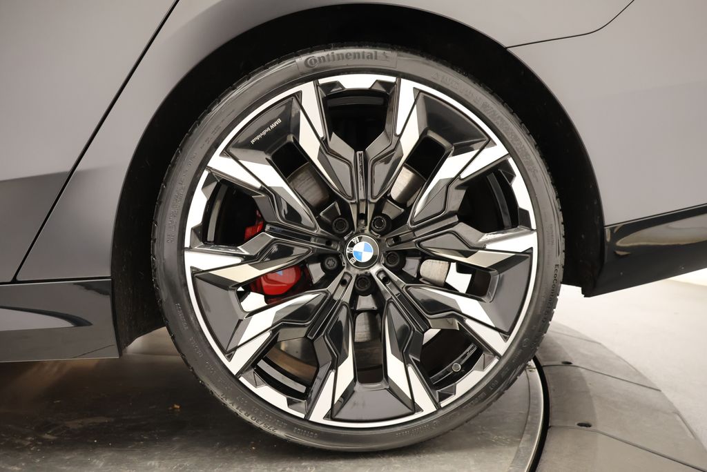 Thumbnail: 2024 BMW 5 Series - 12