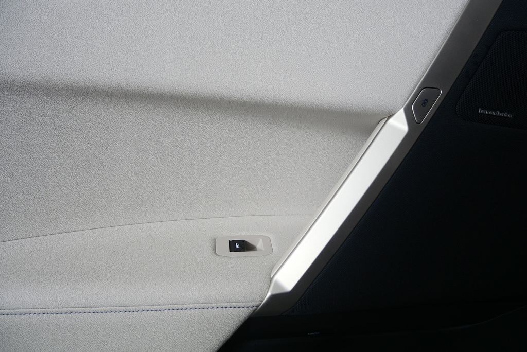 Thumbnail: 2025 BMW iX - 14