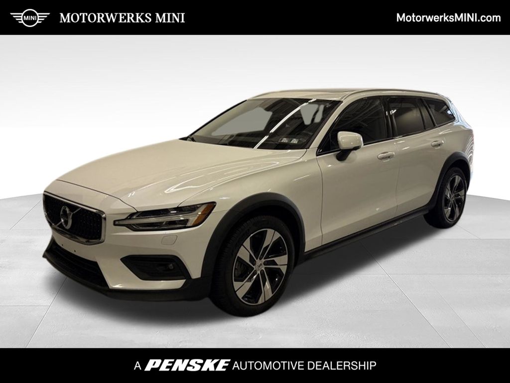 Thumbnail: 2022 Volvo S60 - 1
