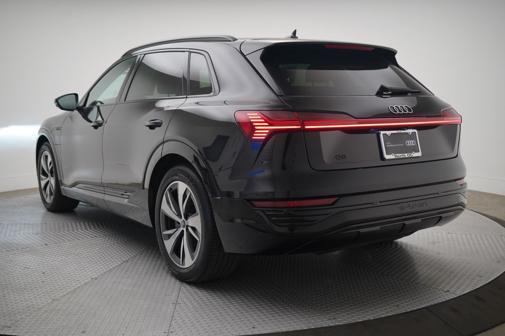 Thumbnail: 2024 Audi Q8 e-tron - 3